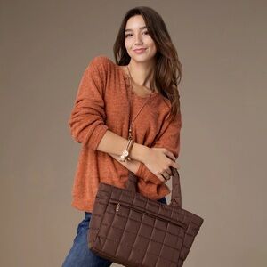 SUPER SOFT V-NECK TEXTURED TOP